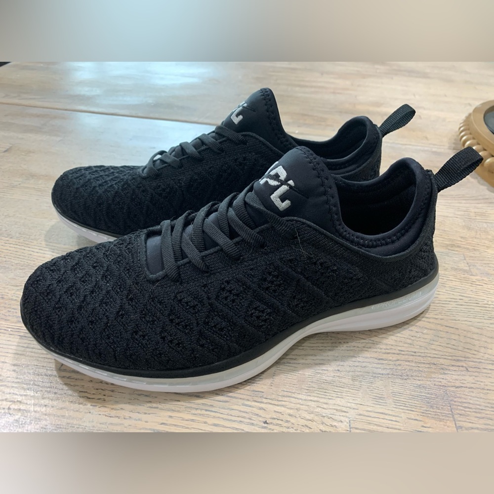 BRAND NEW Womens black APL shoe size 7.5